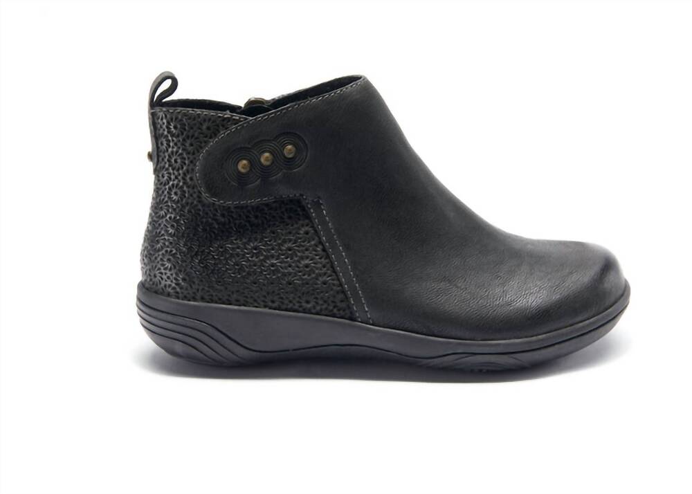 NEW HALSA FOOTWEAR women's althea ankle bootie in black